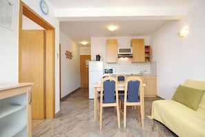 Interior - Apartments Mikulan Nara M - with Sea View, 350 m from the Beach (Baska)