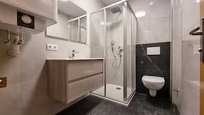 Shower, towels