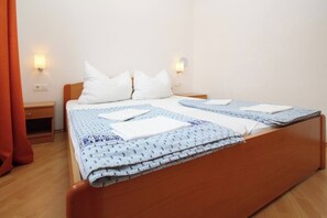 2 bedrooms, WiFi, bed sheets - Apartments Mikulan Nara M - with Sea View, 350 m from the Beach (Baska)