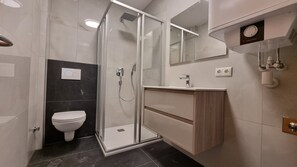 Shower, towels