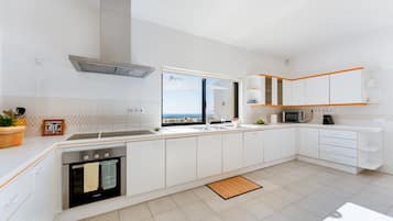 Réfrigérateur, micro-ondes, four, lave-vaisselle