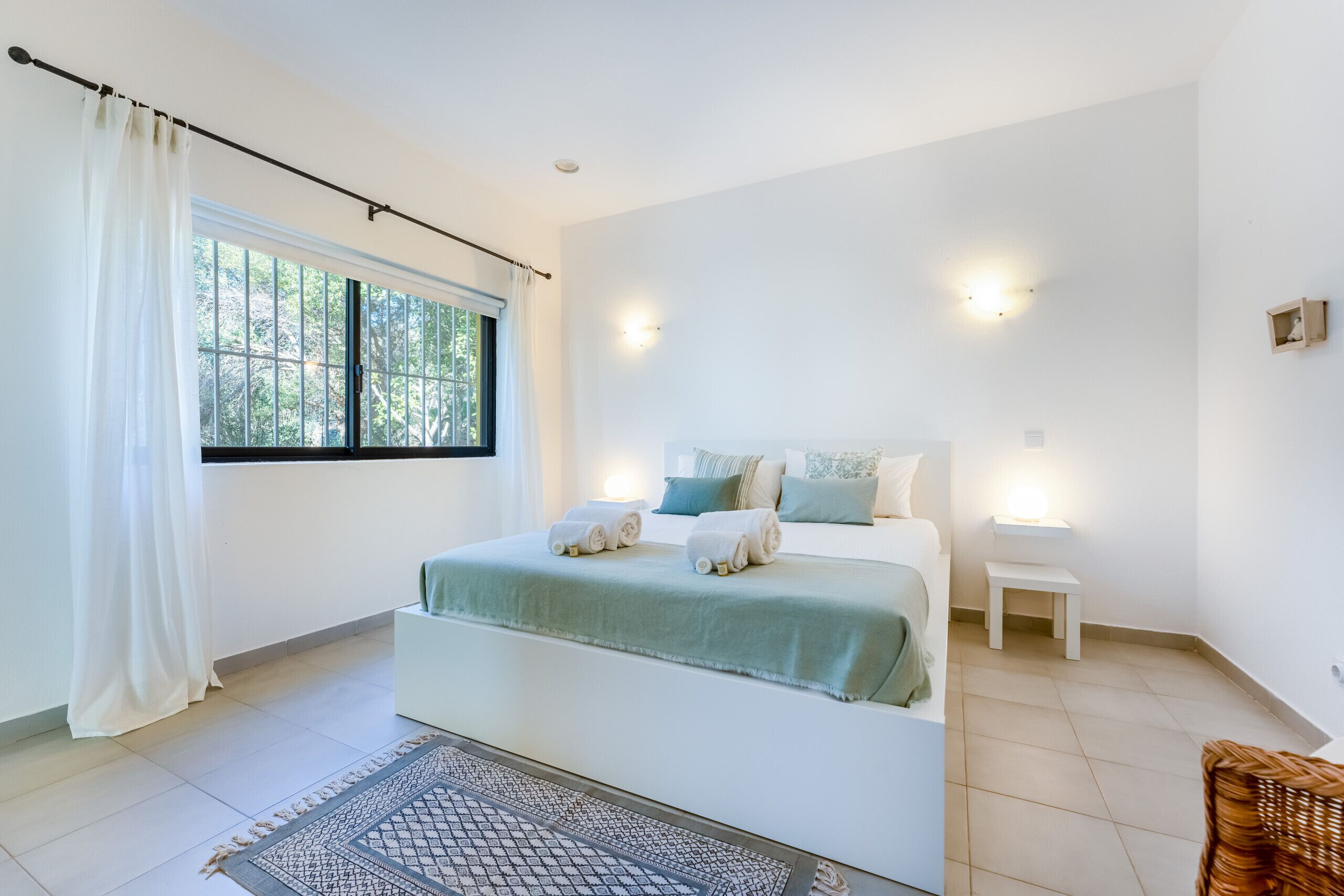 4 dormitorios, tabla de planchar con plancha, wifi gratis y ropa de cama