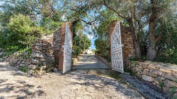 Enceinte de lâhĂ©bergement