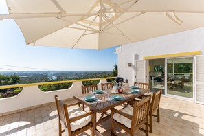 Outdoor dining - Casa Federica | 4 Bedrooms | Magnific Views | Loulé (Santa Bárbara de Nexe)
