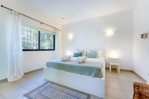 4 chambres, fer et planche à repasser, Wi-Fi gratuit, draps fournis