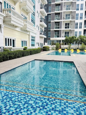 客房, 1 间卧室, 城市景观 | 泳池 | 室外游泳池