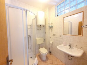 Shower, towels