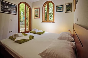 3 bedrooms, WiFi, bed sheets - Apartment Mrkus A6 priz - with Terrace, near the Beach (Baska)