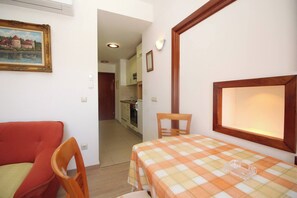 Interior - Apartment Mrkus brdo - with Balcony, near the Beach (Baska)