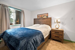 Comfort-mökki, 3 makuuhuonetta, tupakointi kielletty, takka | 3 makuuhuonetta, yksilöllisesti sisustettu, yksilöllisesti kalustettu