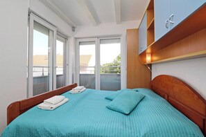 2 chambres, fer et planche à repasser, Wi-Fi, draps fournis