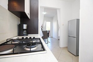 Fridge, oven, stovetop, dishwasher - Apartment Lara K1 - near the Center and the Beach (Baska)