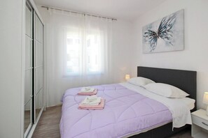 2 bedrooms, WiFi, bed sheets - Apartment Lara K1 - near the Center and the Beach (Baska)
