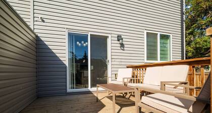 4 BR | Pet Friendly | Steps to Stadium & Rogers!