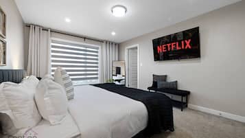 4 slaapkamers, een bureau, een strijkplank/strijkijzer, reisbedje