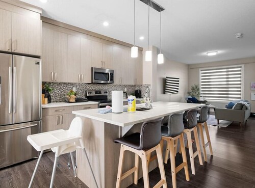 Spacious 4 BR | Steps to Stadium & Rogers | Garage