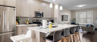 Spacious 4 BR | Steps to Stadium & Rogers | Garage