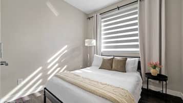 4 bedrooms, desk, iron/ironing board, travel crib