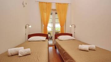 2 bedrooms, WiFi, bed sheets