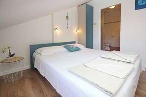 1 bedroom, WiFi, bed sheets - Apartment Cubranic S. Senj - in Harbour, near the Sea (Baska)