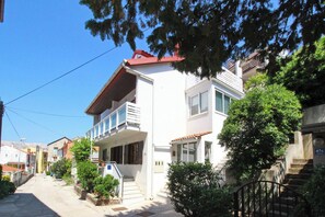 Exterior - Apartment Cubranic S. Senj - in Harbour, near the Sea (Baska)