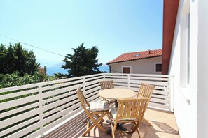 Outdoor dining - Apartment Cubranic S. Senj - in Harbour, near the Sea (Baska)