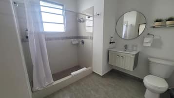 Apartment, 1 Queen Bed | Bathroom