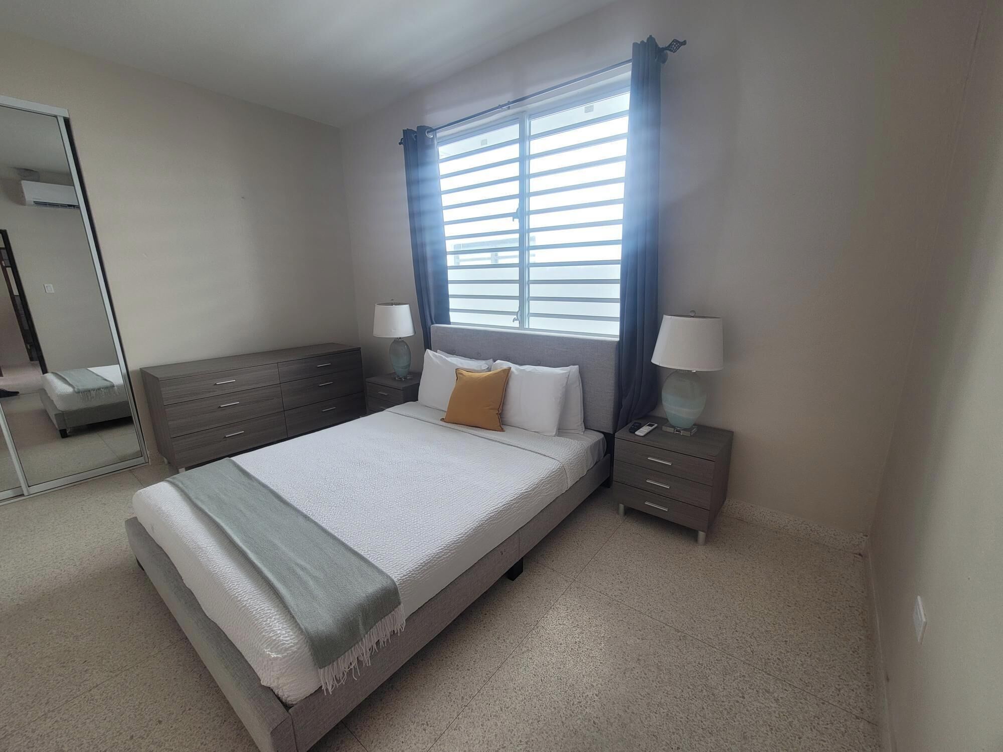 Apartamento, 1 cama Queen, para não fumantes | Cortinas blackout, ferros/tábuas de passar roupa, Wi-Fi de cortesia