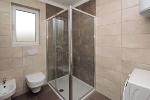 Douche, serviettes fournies