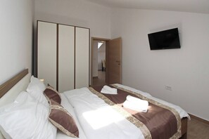 2 bedrooms, WiFi, bed sheets - Apartment Smojver No.5 - top Floor, with Balcony (Baska)