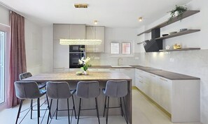 Coffee/tea maker, fridge, microwave, oven