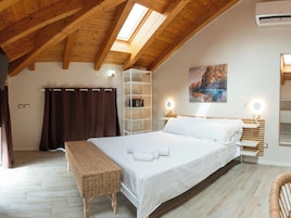 Caja de seguridad en la habitación y escritorio