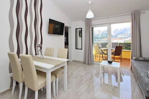 Dining - Charming Apartment Sunshine No.5 - with Balcony, 300 m from the Beach (Baska)