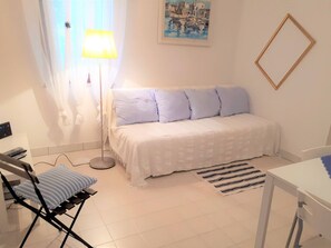 1 bedroom, WiFi, bed sheets - Apartment Valic (stari) - near the Center, 250m from the Beach (Baska)