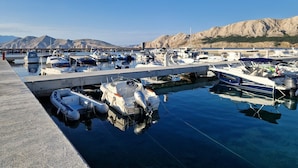 Marina - Apartment Valic (stari) - near the Center, 250m from the Beach (Baska)
