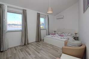 2 bedrooms, WiFi, bed sheets - Apartment Lavanda No.1 - by the Sea, with Sea View (Baska)