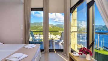 Deluxe Suite, Sea View | Desk, laptop workspace, soundproofing, iron/ironing board