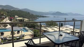 Aiolos Luxury Suite | Terrace/patio