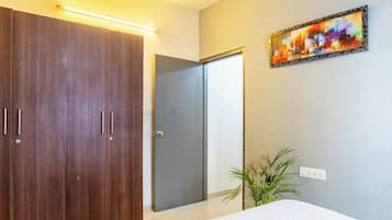 Studio, City View | Wardrobe