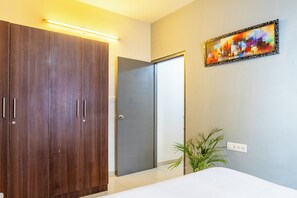 Studio, City View | Wardrobe