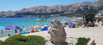 Apartment Dean with balcony and sea view for 4-5 persons