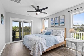 4 bedrooms, WiFi, bed sheets - The Rising Son / 3712 E Dolphin Dr - Coastal Vacation Resorts (Oak Island)