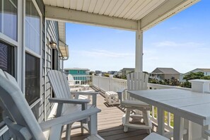 屋外ダイニングエリア