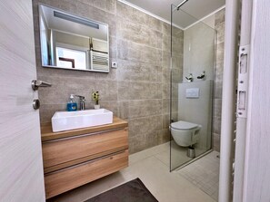 Shower, towels