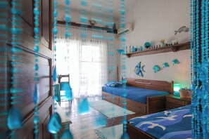 4 habitaciones, tabla de planchar con plancha, wifi y ropa de cama