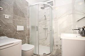 Douche, serviettes fournies