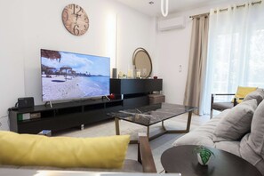 TV - Luxury Athens Riviera 1 Bd Retreat next to Beach (Voula)