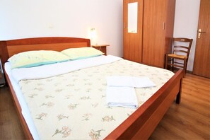 3 bedrooms, WiFi, bed sheets