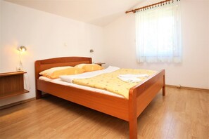 2 bedrooms, WiFi, bed sheets