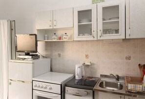 Four, plaque de cuisson, cafetière/bouilloire